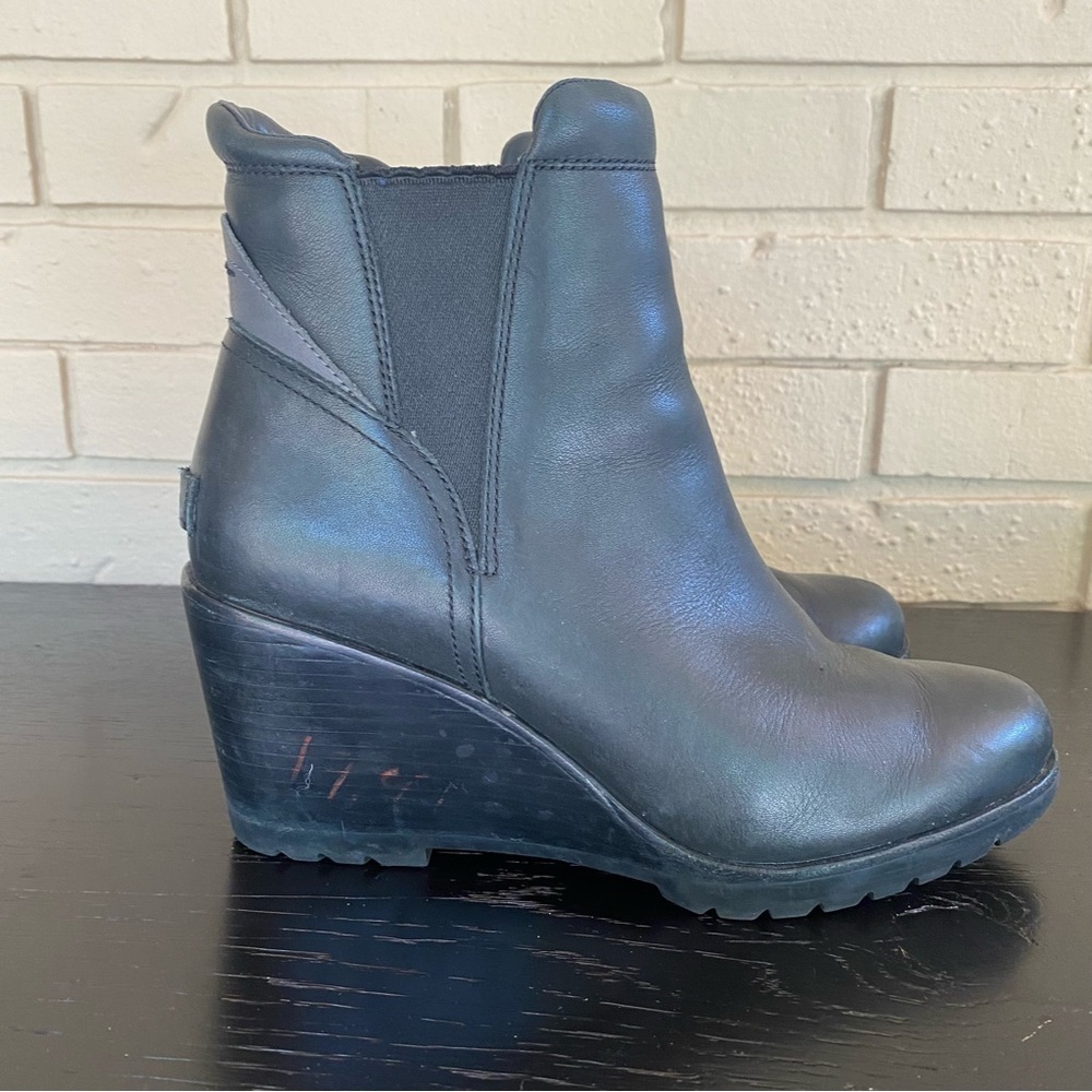 Sorel Women's After Hours Black Wedge Leather Chelsea Bootie Boot size 9.5